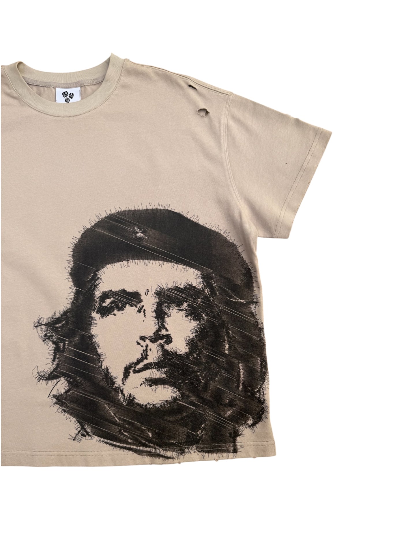 Che” Distressed tee